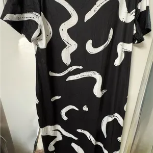 Black & White Abstract Maxi Dress – Size XL – NWT – Summer Outing Ready thumbnail 3