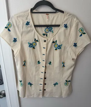 • Free People • NWOT Cream Floral Embroidered Button-Front Women's Top thumbnail 1