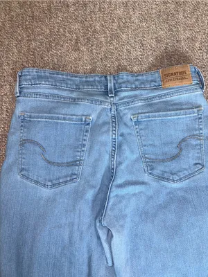 Levi's Women’s Light Blue Slim Fit Jeans thumbnail 3