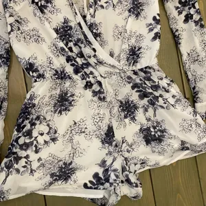 Free People Floral Romper‎ Xs- Tp thumbnail 5