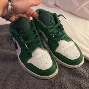jordan 1 low green trainers thumbnail 1
