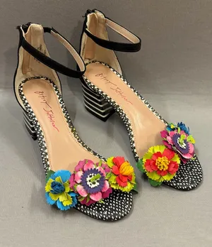 Betsey Johnson Black colorful Floral Applique Block Heel Sandals 6.5 NWOT whimsy thumbnail 1