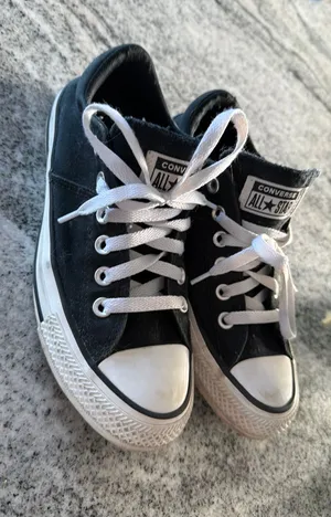 Black and White low converse  thumbnail 1