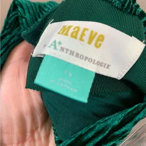 Anthropologie Maeve Twist-Back Velvet Holly Green Sleeveless Midi Dress thumbnail 5