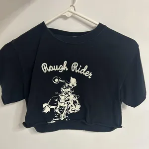 Brandy Melville Cropped T-shirt thumbnail 1