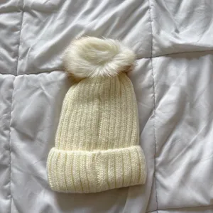 UGG Australia Cream Ribbed Knit Beanie with Faux Fur Pom-Pom White Winter Hat thumbnail 5