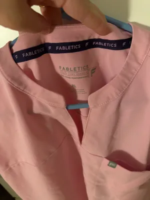 Fabletics Scrub Top Evolve thumbnail 3