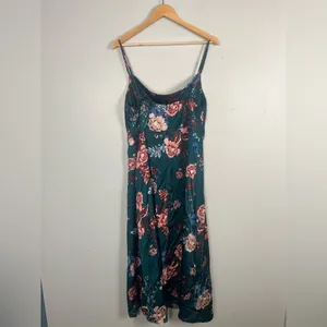Petal and Pup Women's Alejandra Cowl Neck Midi Dress green floral size 12 thumbnail 6