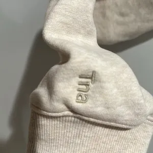 Aritzia Tna Cozy Fleece Perfect Cropped 1/4 Zip Fleece Top Sz XL Color is Cream thumbnail 6