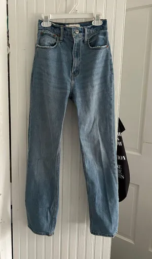 Abercrombie Ankle Straight Jeans thumbnail 1