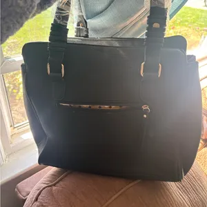 Elegant Black Satchel with Gold Details thumbnail 3