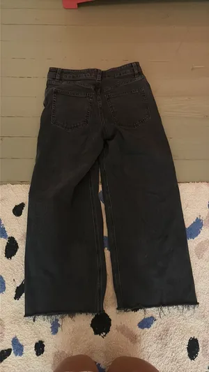 H&M black mid rise jeans thumbnail 2