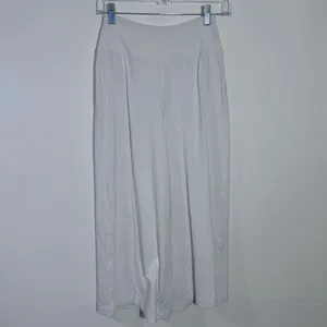 Lululemon Blissed‎ Out Culottes 21" In White Size 4 thumbnail 2