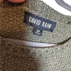 🍃 David Kahn Olive Green Studded Shoulder Crew Neck Sweater Medium VGUC‎ 🍃 thumbnail 4