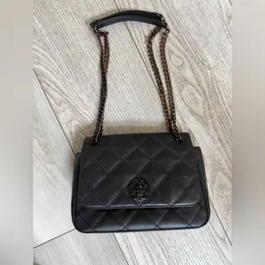 Tory Burch Willa Quilted Leather Shoulder Bag in Black with Chain Strap thumbnail 12