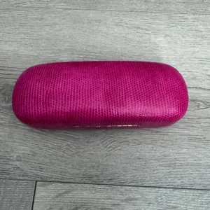 Lilly Pulitzer Pink‎ Textured Hard Eyeglass Case Gold Logo Navy Velvet Interior thumbnail 5