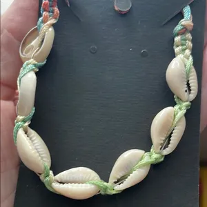 Shell Bracelet with Braided Cord White thumbnail 4