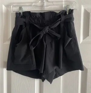 Athleta Skyline Paperbag Shorts Womens Size 0 Black‎ Hiking Travel Lightweight thumbnail 1