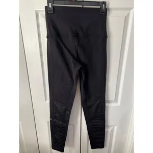 Alo Yoga Black High-Waisted Moto Leggings With Ribbed Detail For Women thumbnail 2