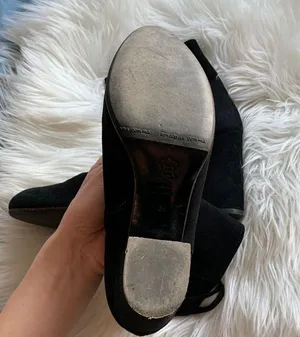 Via Roma Black Suede Ankle Boot 2.5’ Heel Black Womens Size 8 EUC thumbnail 6
