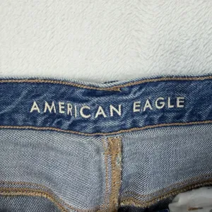American Eagle 10 Long 10T Highest Rise Mom‎ Jeans Ripped Knee Distressed Blue thumbnail 5