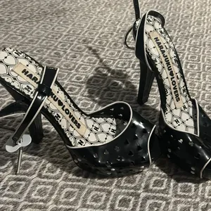 Harajuku 5" Heels Heart Stamped Size 6‎ thumbnail 2