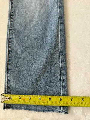 Levi’s Wedgie Straight Jeans Women’s Size 26 Light Wash Distressed Raw Hem thumbnail 8