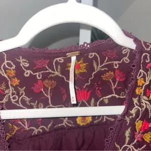 Free‎ People Ava Embroidered V-Neck Pullover Top M thumbnail 3