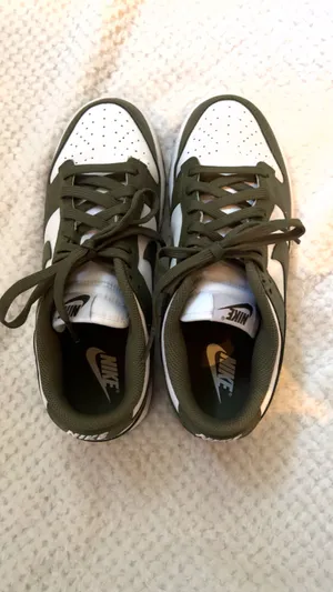 Nike Women’s Dunk Low Sneakers thumbnail 5