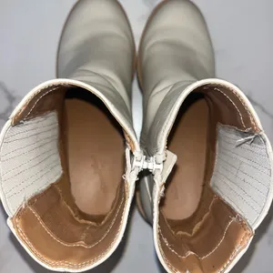 Universal Threads White/cream boots ankle thumbnail 2