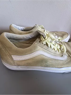 Vans Low-Top Suede Sneakers in Pale Yellow and White thumbnail 2