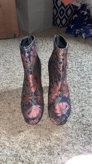 NWOT  Ankle Boots Size 9 thumbnail 2