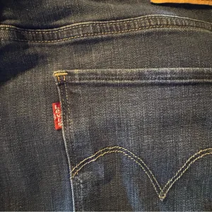 Levi’s Mid Rise Skinny Jeans Women’s Sz W32 L32 Dark Wash Comfy Denim‎ Classic thumbnail 5