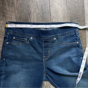 Signature by Levi Strauss Totally Shaping Pull On Skinny Jeans Size 6 Short thumbnail 4