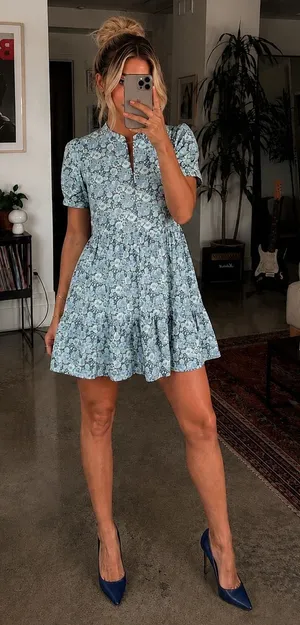 Hyacinth House Ellie Blue Multi Floral Zip Front Mini Dress Womens XS EUC thumbnail 1