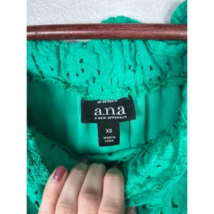 a.n.a Eyelet Dress Womens‎ XS Green Off The Shoulder Shift Ruffle Short Sleeve thumbnail 5