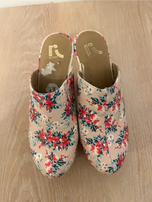 Report Floral Platform Clogs in Beige, Red and Teal thumbnail 2
