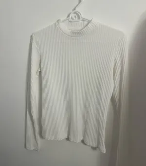 Pull & Bear White Mockneck Long Sleeve Top thumbnail 2
