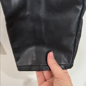 Abercrombie & Fitch Black The Skinny High Rise Faux Leather Jeans size 28 thumbnail 9