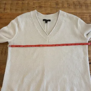 Banana Republic V-Neck Cricket Sweater Women M Oatmeal Tennis Preppy Lightweight thumbnail 7