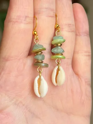 Handmade natural cowrie seashell & stone beads mix dangle earrings 🌀💚 thumbnail 3