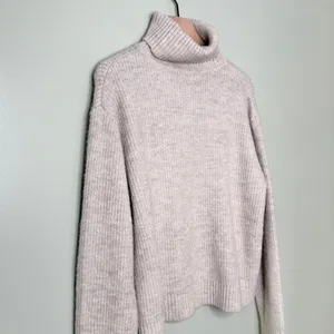 NWT H&M Wool Rib Knit Turtleneck Sweater Grey Oatmeal Women’s Size Medium thumbnail 4