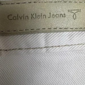 Calvin‎ Klein Women's Sz 2 White Denim Jeans Low Rise Flare 30x27 Short thumbnail 4