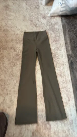 Abercrombie YPB Flare Leggings thumbnail 2