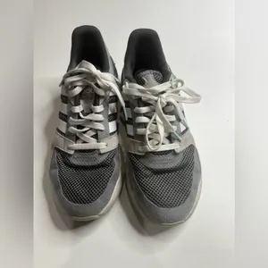 Women’s adidas low top cloud foam running shoes size 7.5 thumbnail 2
