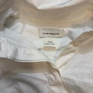 Club Monaco White Cropped Button Down Shirt M Long Sleeve Minimalist thumbnail 3