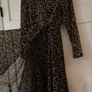 Tommy Hilfiger Crossover Hem Black Tan Floral Midi Dress‎ Sheer Chiffon Size 8 thumbnail 11