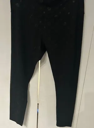 Sleek Black Leggings with Full-Length Fit thumbnail 1