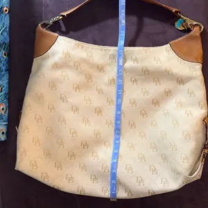 Vintage Dooney & Bourke Cream Monogram Large Hobo Shoulder Bag thumbnail 14