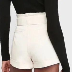 Express‎ Shortie Extreme High Rise with Tie Belt Paper Bag Shorts Cream Size 6 thumbnail 3